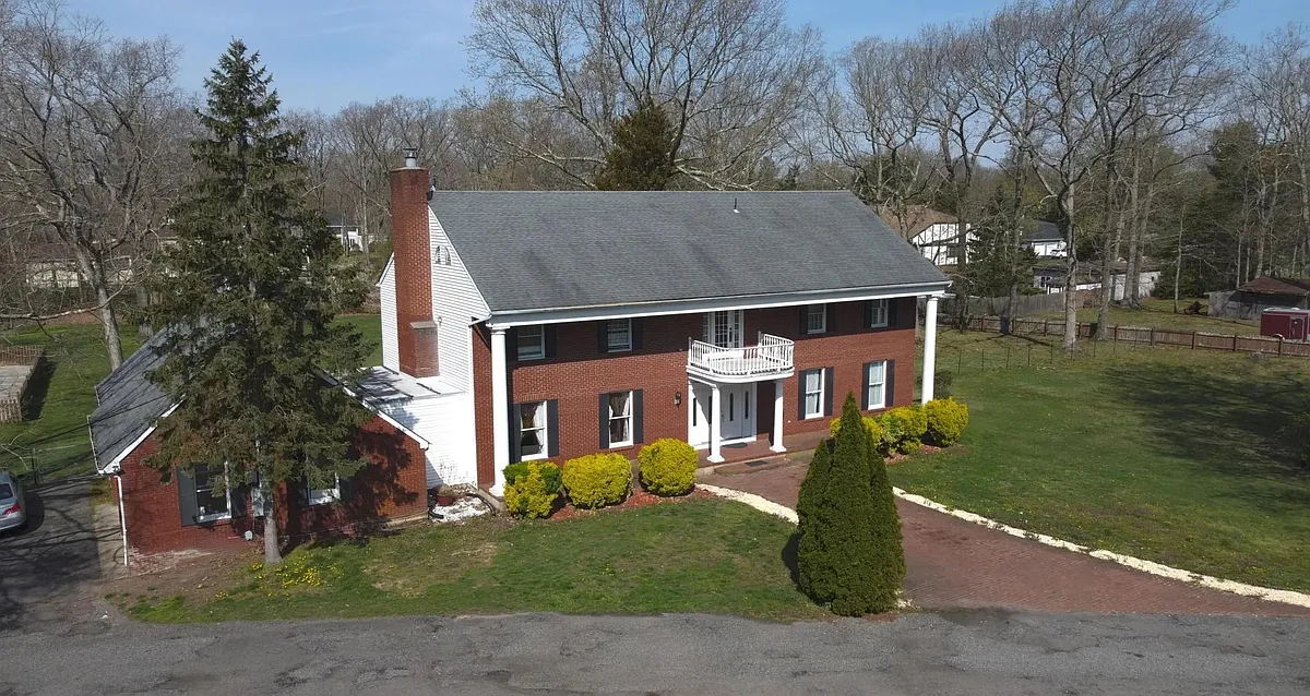 Building Photo - 1554 N Bay Ave