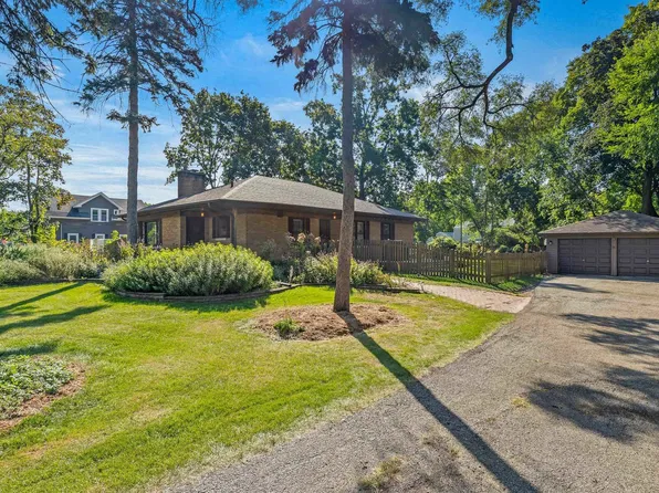 27W423 Sunnyside Ave, Winfield, IL 60190