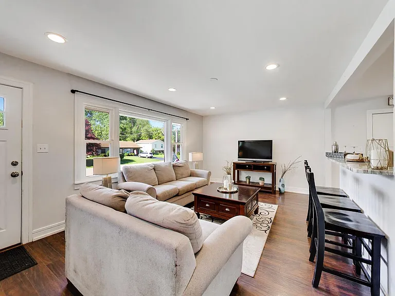 25378 W Park Ct — Photo 6