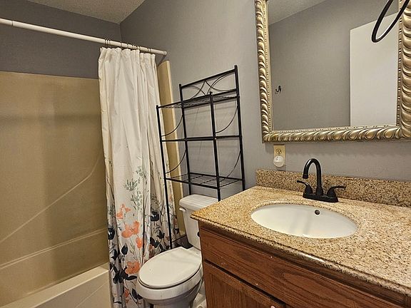 4th image of 662 Bullock Rd