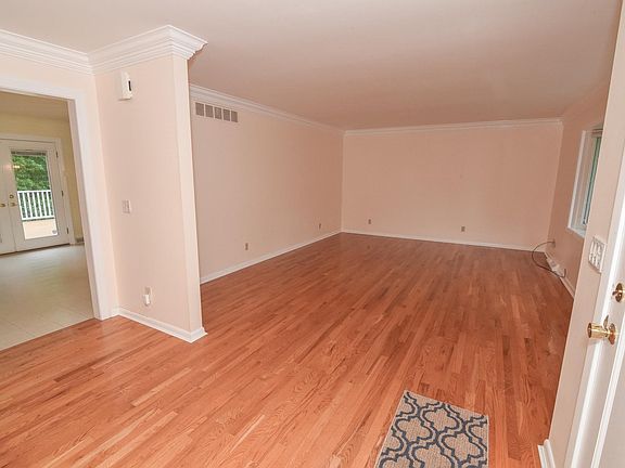 3rd image of 216 Claxon Dr