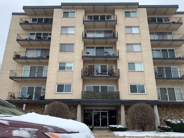 7314 Randolph St APT 4H, Forest Park, IL 60130