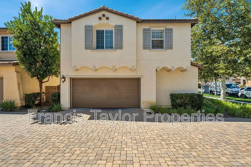 3 bed, 2.5 bath, 1904 sqft, $5,500 — Photo 2