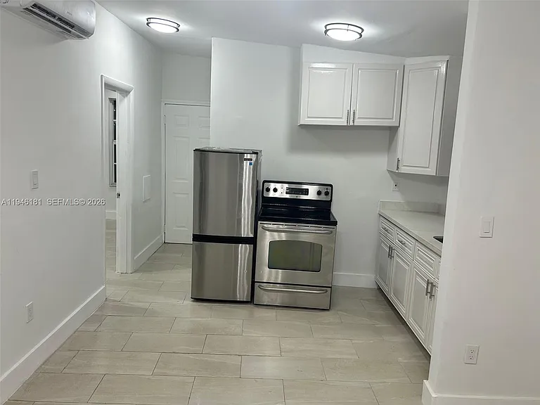 261 NW 49th St #C — Photo 1