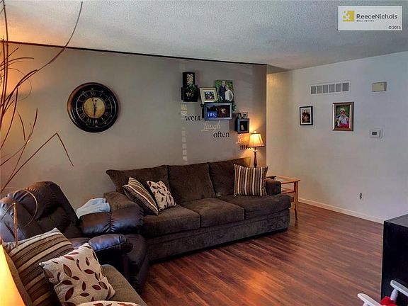3rd image of 216 SE Brentwood Dr