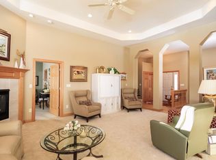 N12W29105 Creekside Ct, Waukesha, WI 53188