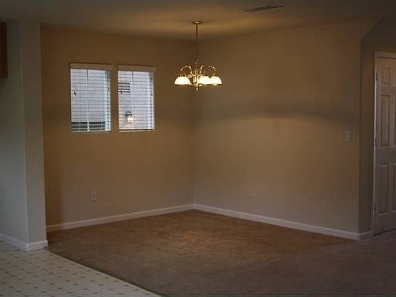 <b>Dining Room</b>