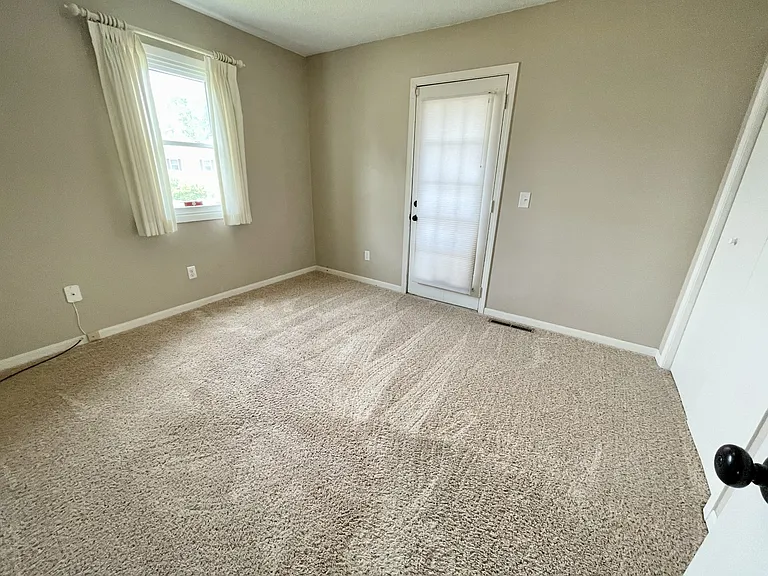 105 Colony Dr — Photo 6