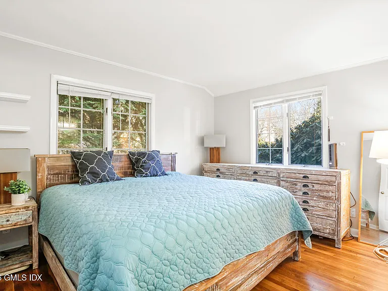 10 Miltiades Ave — Photo 10