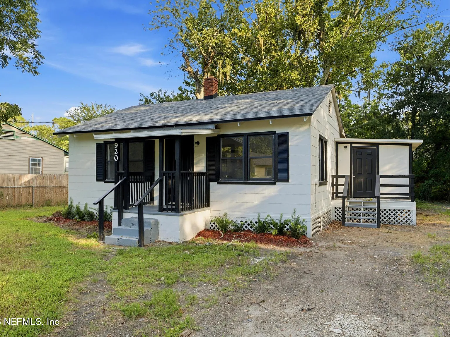 3 bed, 2.0 bath, 1167 sqft, $1,400 — Photo 1