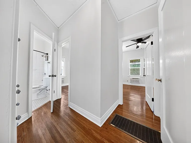 1002 N Sweetzer Ave — Photo 12