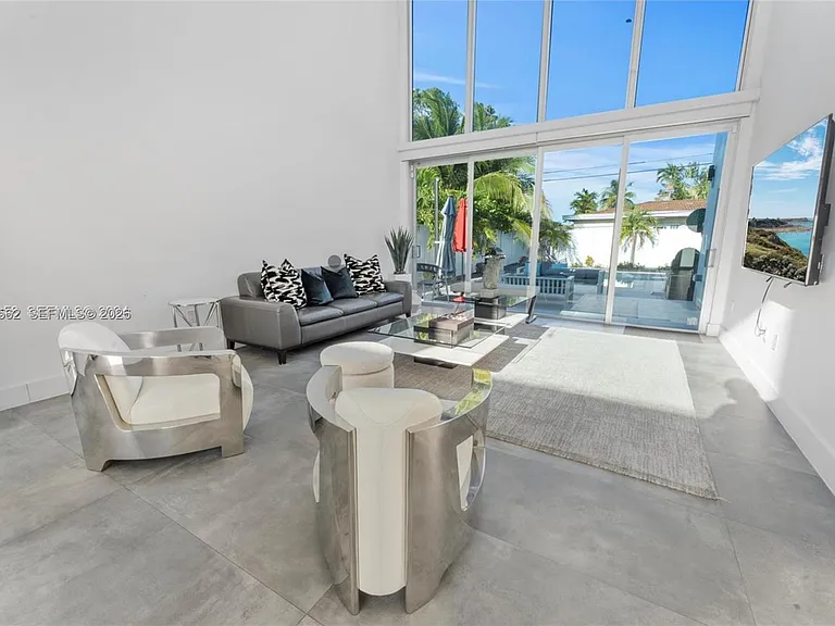 7525 Buccaneer Ave — Photo 5