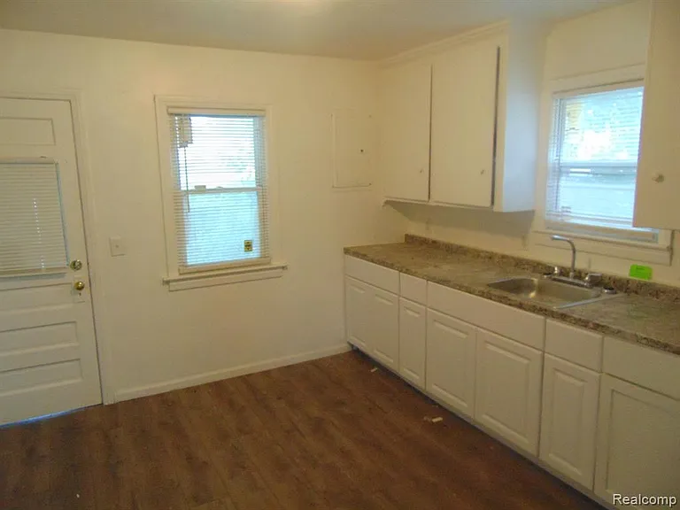 8645 Hupp Ave — Photo 3