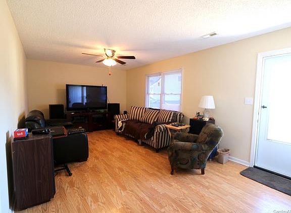 3rd image of 206 Drew Ct