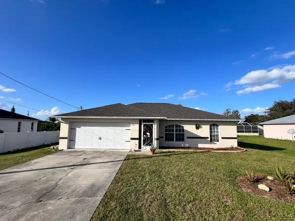 211 Blackstone Dr, Fort Myers, FL 33913