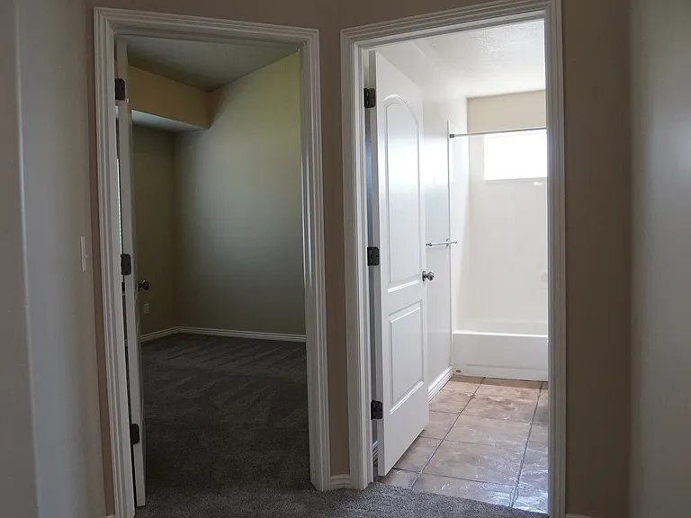 4161 Liberty Ave — Photo 4