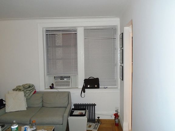 5th image of 210 E 75th St APT 5C