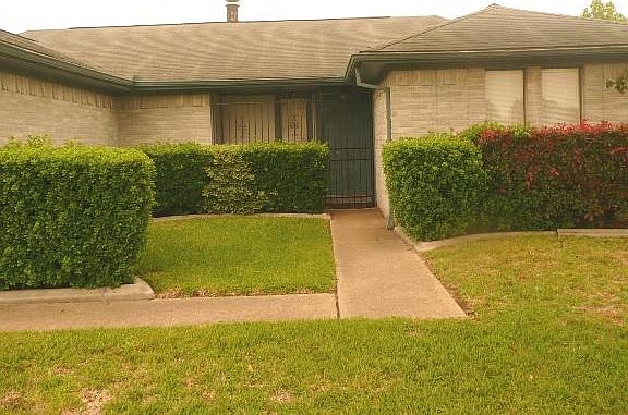 2nd image of 10530 Crescent Moon Dr