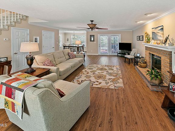 2nd image of 1860 Cedardale Ln