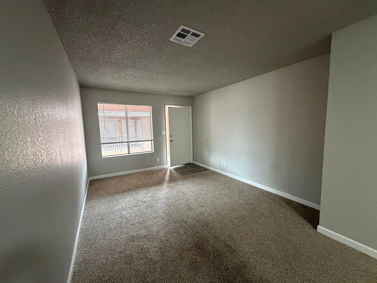Updated 2 Bedroom Apartment in Bullhead City! — Photo 4