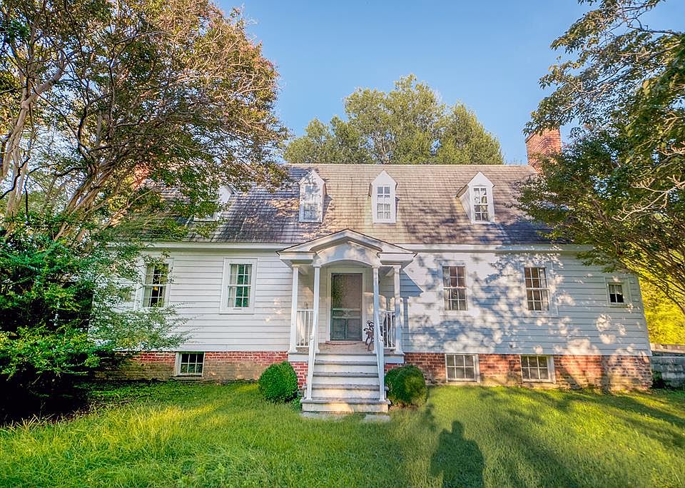 1st image of 390 Crescent Cove Ln