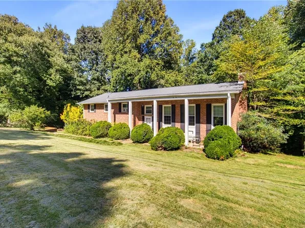 5675 Sweetbriar Rd, Pfafftown, NC 27040