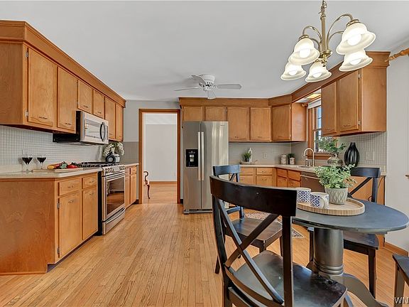 2nd image of 325 Robin Hill Dr