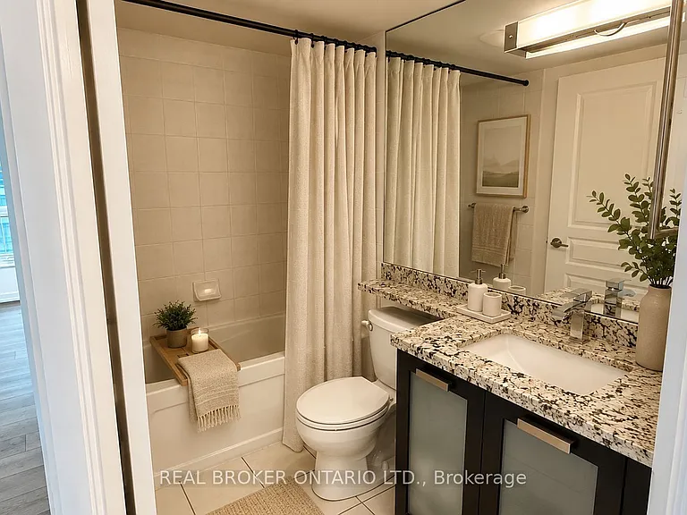 18 Yonge St #1013 — Photo 8