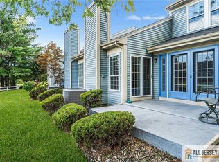 10 Glastonbury Dr #C, Monroe Township, NJ 08831