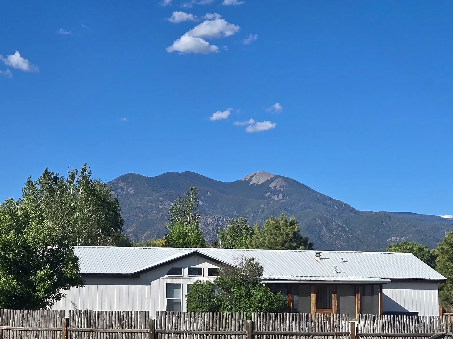 1015 La Vega Ln — Photo 2