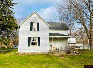 555 Maple Lawn Ave, Faribault, MN 55021