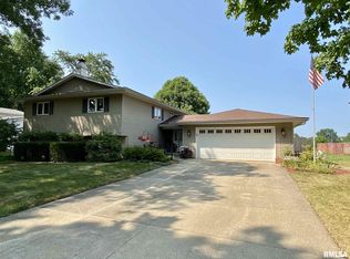 136 James Dr, Macomb, IL 61455