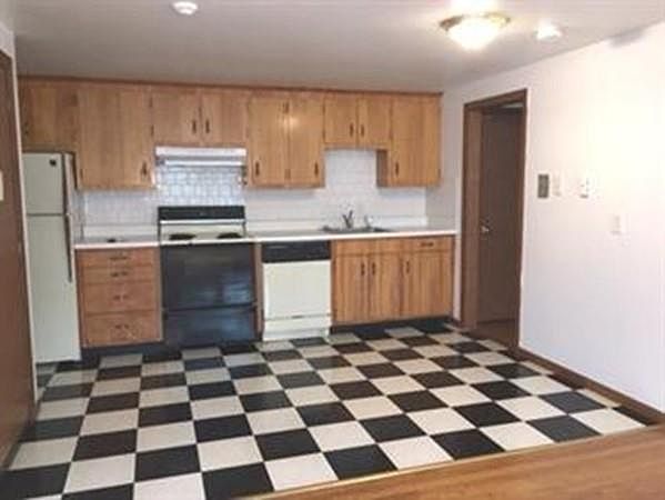 2nd image of 7 Bayberry Rd APT G
