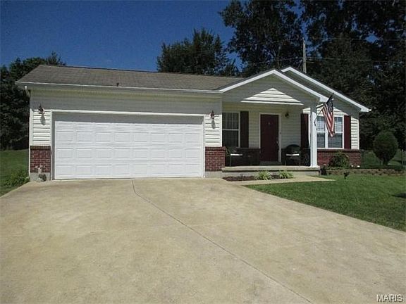 2nd image of 1203 Hawthorn Ct