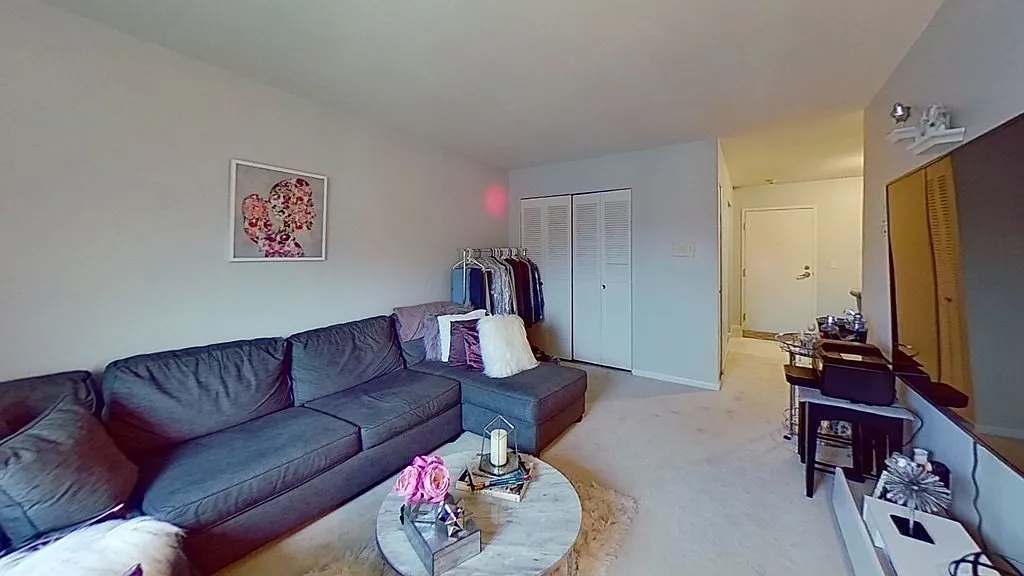 1 bed, 1.0 bath, 663 sqft, $1,900 — Photo 2