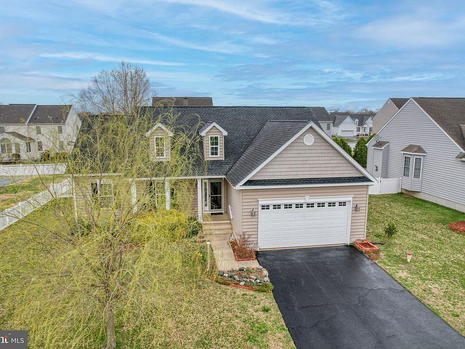1st image of 113 Beaufort Ln