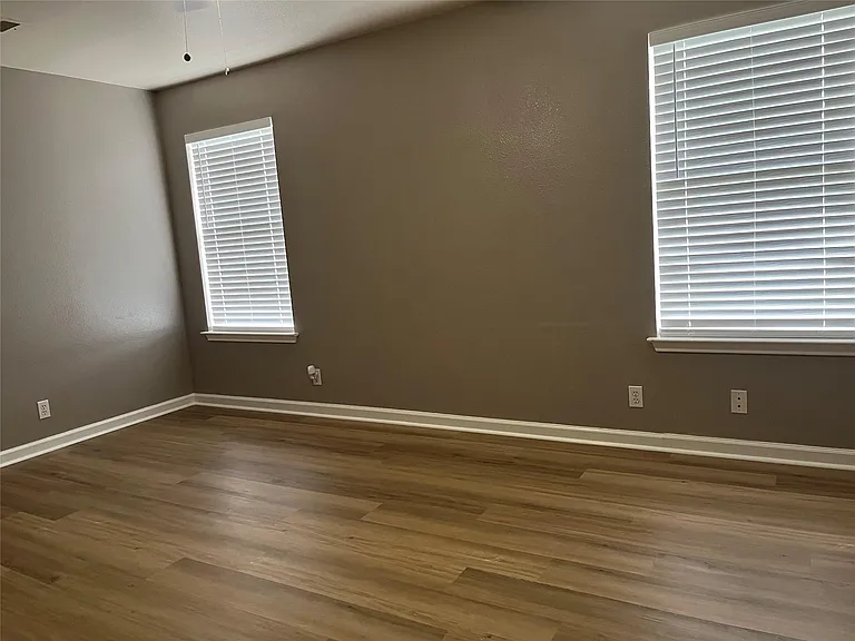 15106 Chamberlain Ct — Photo 14