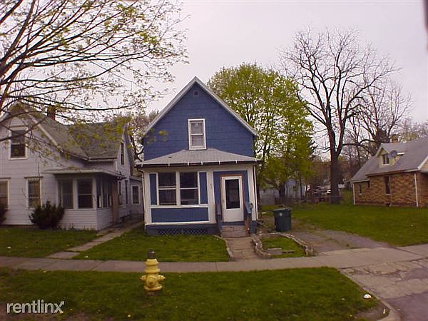 Frost Ave 674 Front
