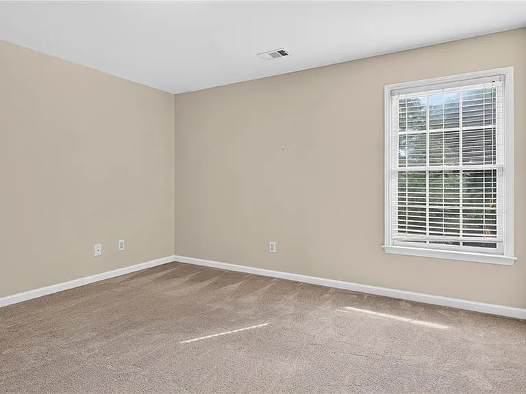 2311 Ravinia Ct NE — Photo 31