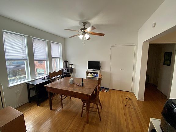 3rd image of 3744 1/2 N Pine Grove Ave APT 2N
