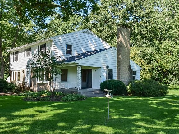 3rd image of 1195 Lake Michigan Dr NW