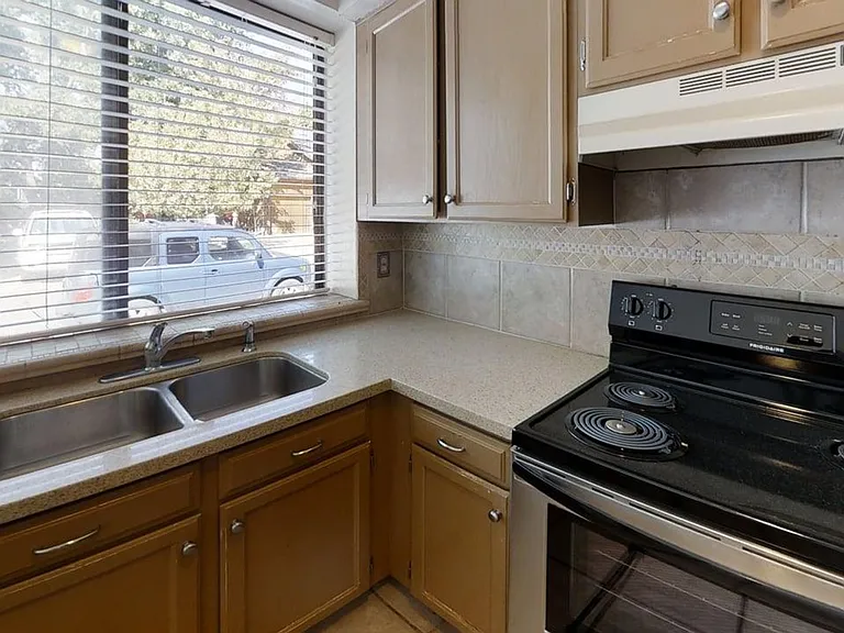 2633 Juniper Ave #2633 — Photo 2