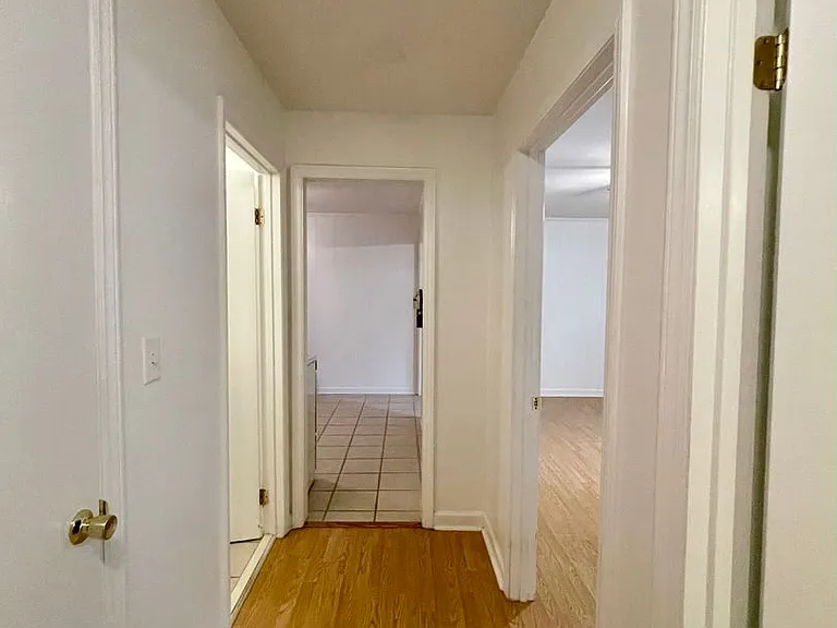200 West Poplar — Photo 4