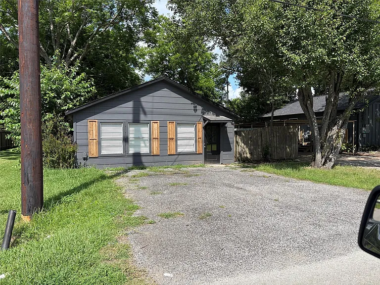 400 S Poplar St — Photo 1