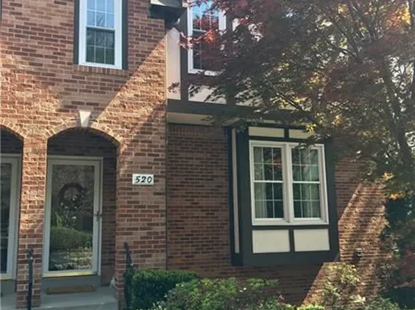 520 Kingsberry Cir, Pittsburgh, PA 15234
