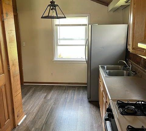 4th image of 129 N Parker Ave