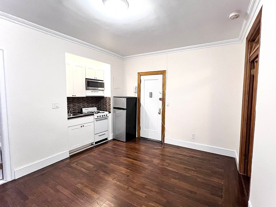 1st image of 22 W 77th St #14