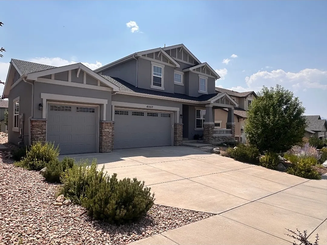 6 bed, 3409 sqft, $3,350 — Photo 2