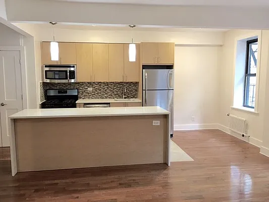 Rented by Quest Realty Sunnyside Corp | media 7