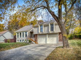 16025 Meadow Ln, Stilwell, KS 66085